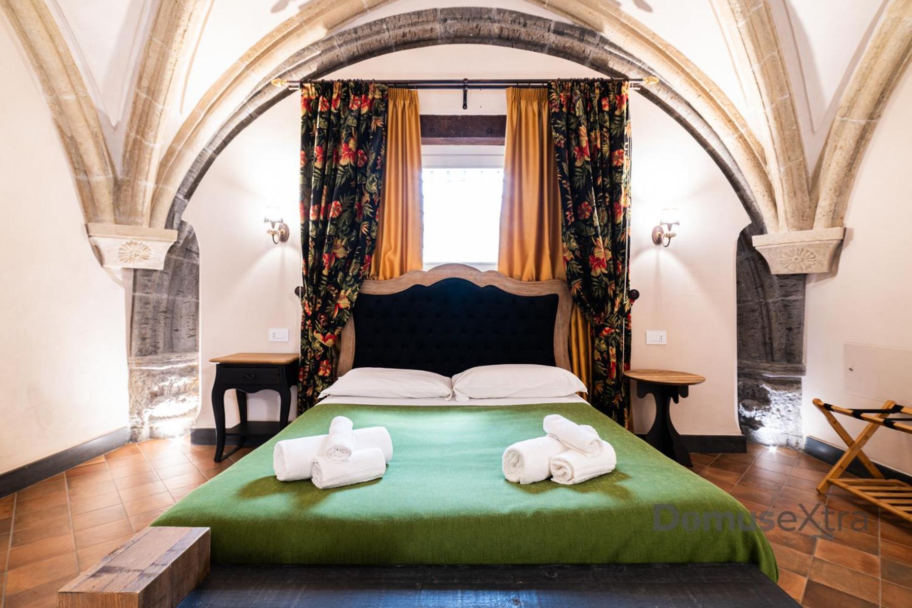 Piazza San Domenico Suite By Domusextra Napoli Bagian luar foto